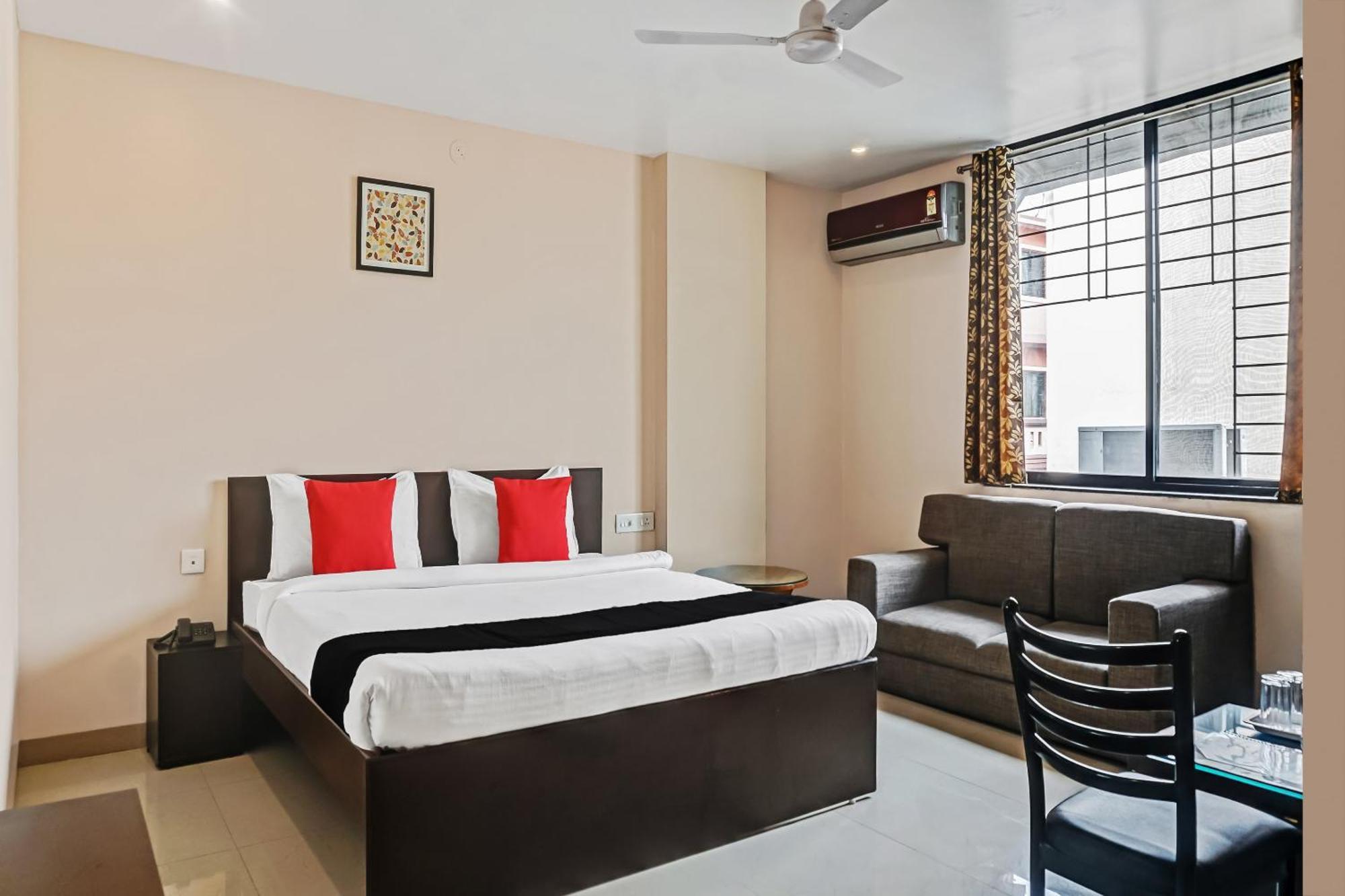 Hotel O Log Inn Plaza Near Eon It Park Pune Extérieur photo