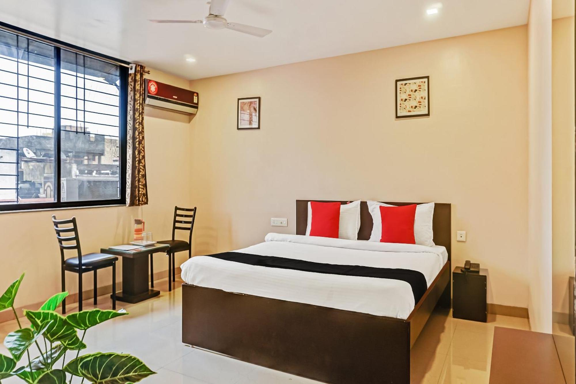 Hotel O Log Inn Plaza Near Eon It Park Pune Extérieur photo