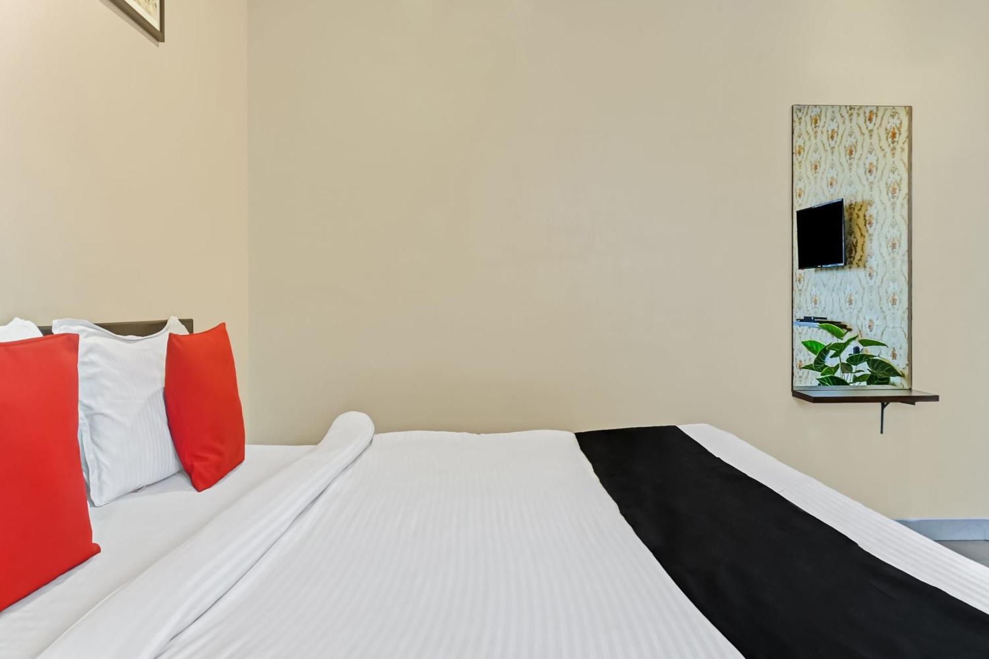 Hotel O Log Inn Plaza Near Eon It Park Pune Extérieur photo