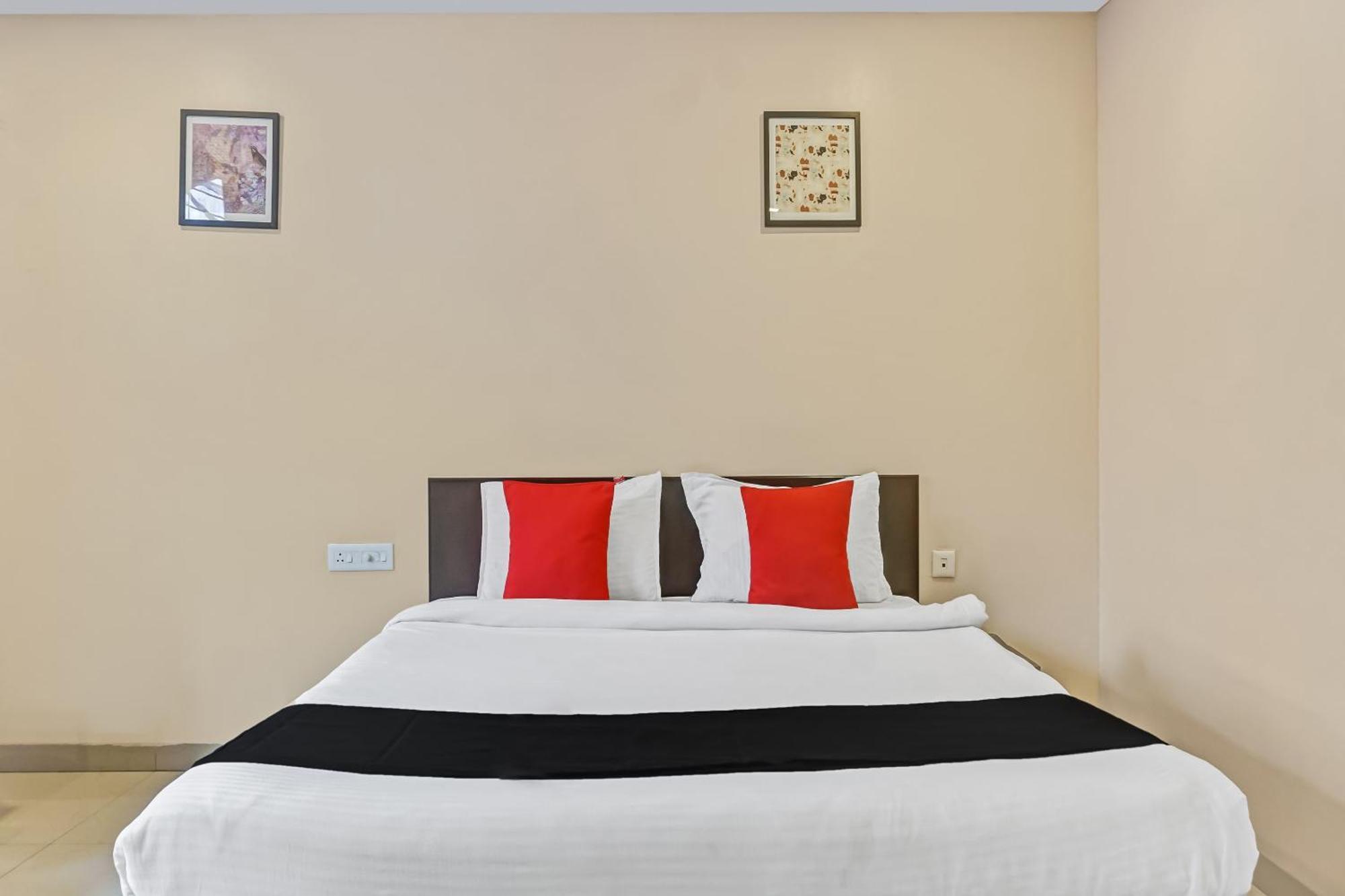 Hotel O Log Inn Plaza Near Eon It Park Pune Extérieur photo