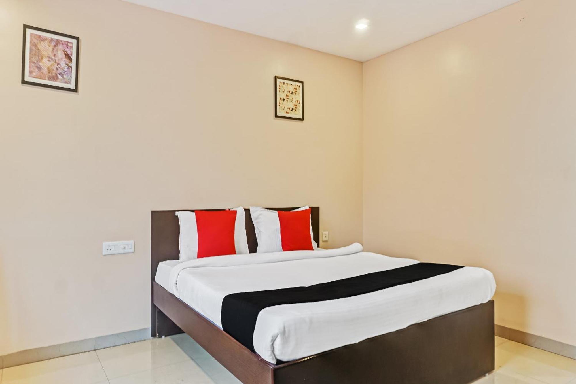 Hotel O Log Inn Plaza Near Eon It Park Pune Extérieur photo