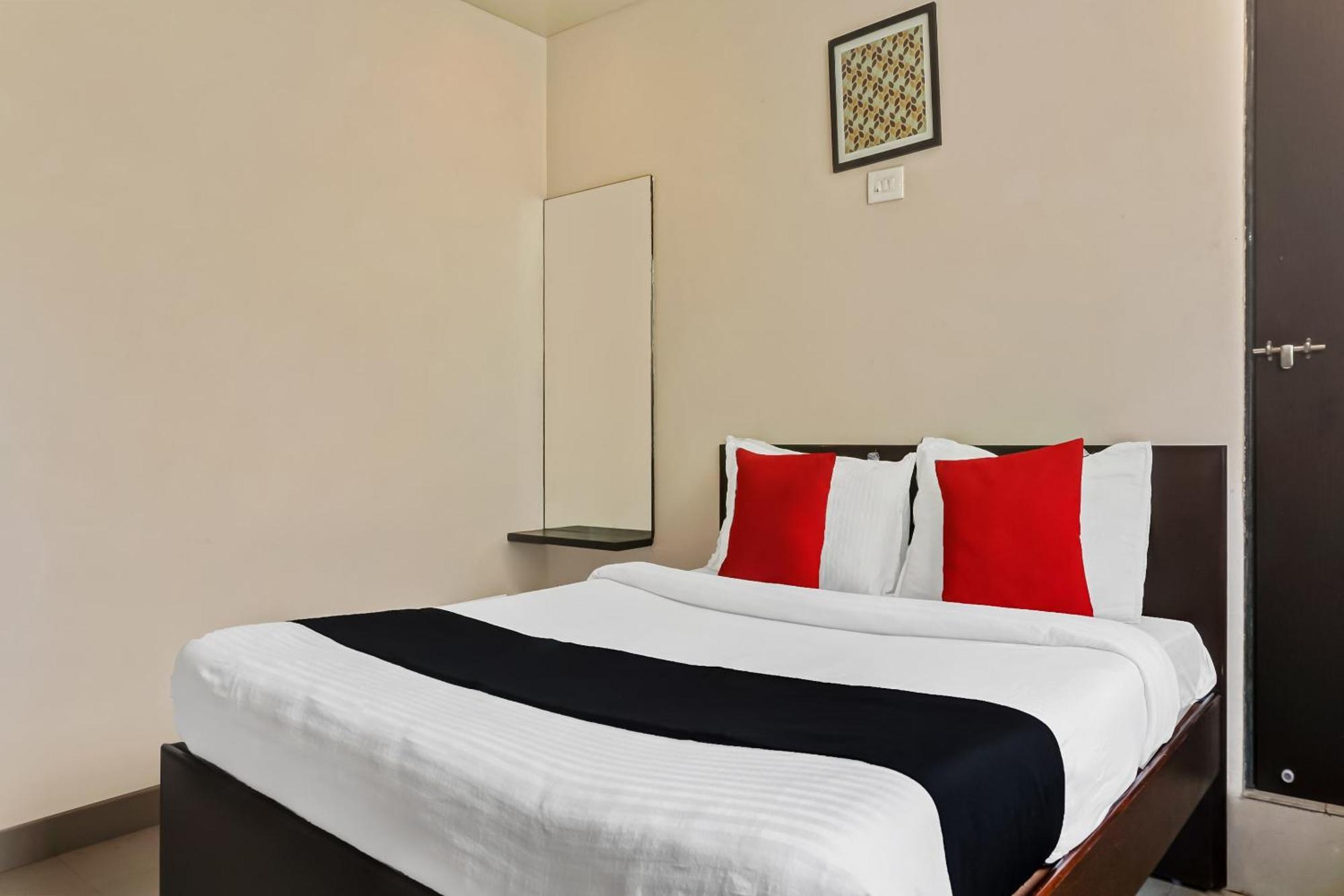 Hotel O Log Inn Plaza Near Eon It Park Pune Extérieur photo